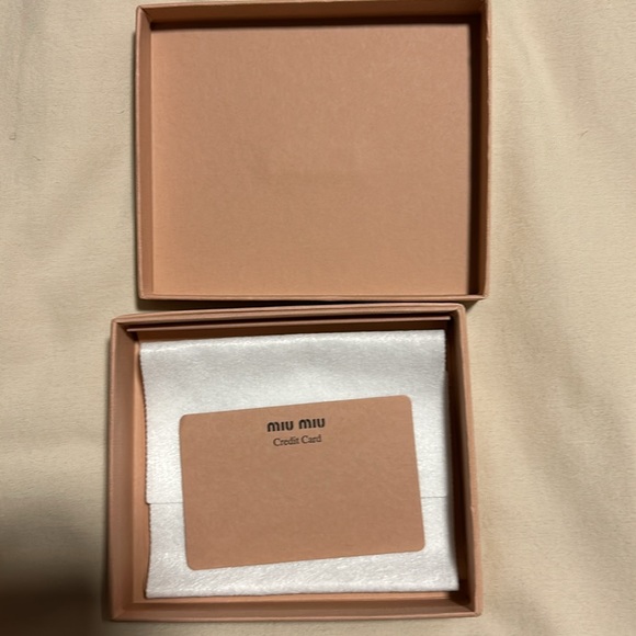 Miu Miu Box - Picture 2 of 3